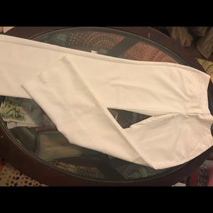CHICOS SO SLIMING WHITE PANT- Size Chico 0 (6)